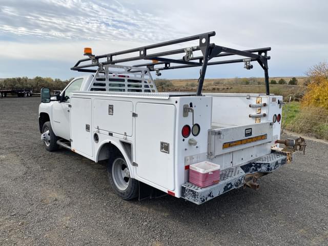 Image of Chevrolet 3500HD equipment image 3