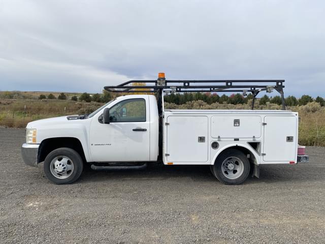 Image of Chevrolet 3500HD equipment image 2