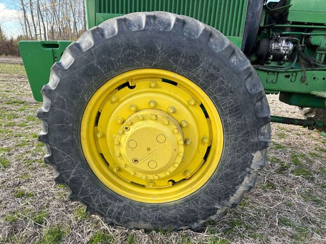 Image of John Deere 4850 equipment image 2