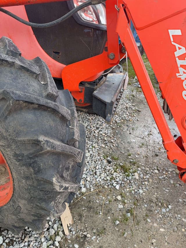 Image of Kubota M108S equipment image 4