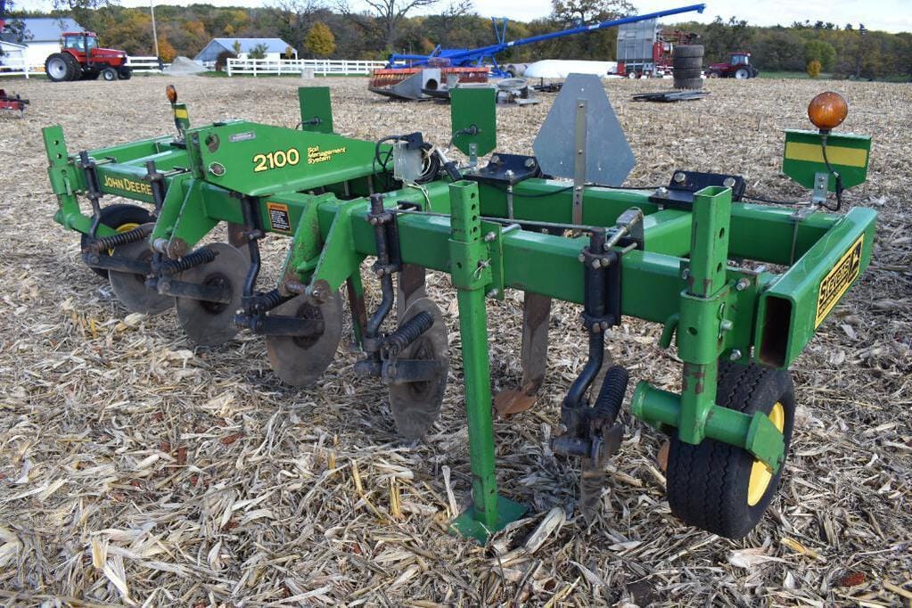Main image John Deere 2100