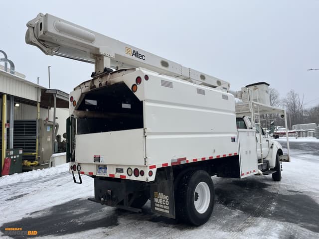 Image of Ford F-750 equipment image 4