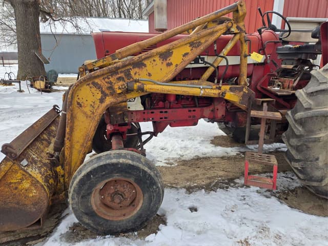 Image of Farmall 656 equipment image 2