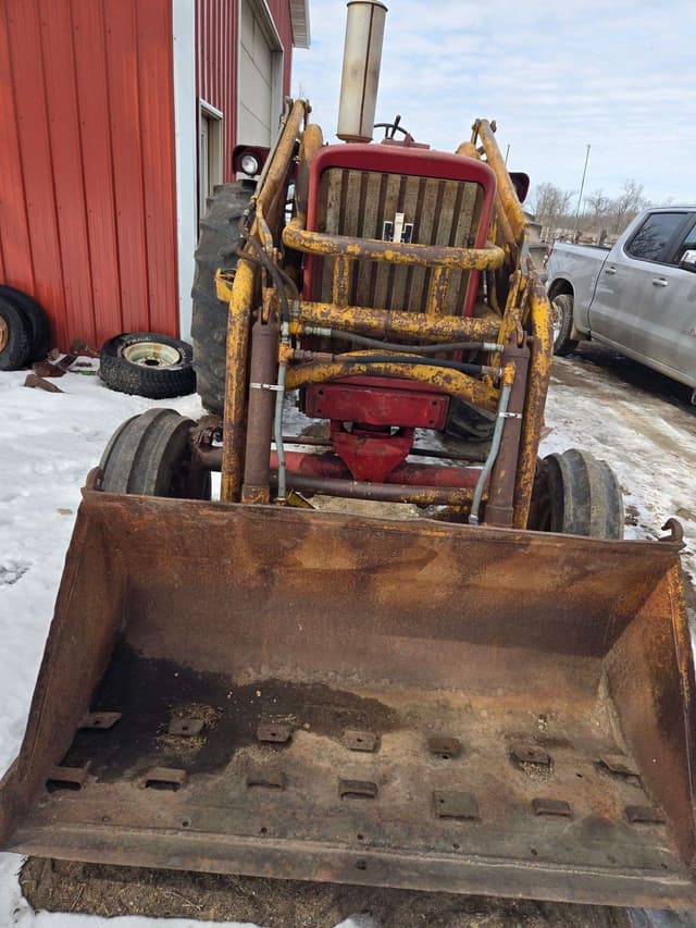 Image of Farmall 656 equipment image 1