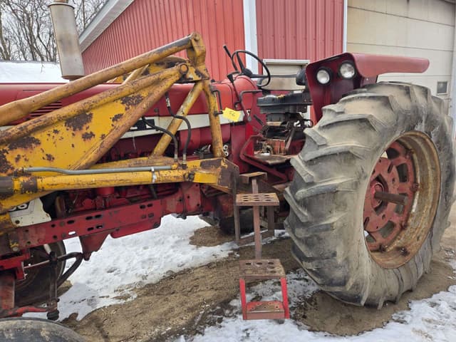 Image of Farmall 656 equipment image 4