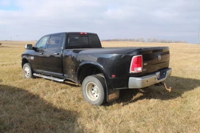 Image of Dodge Ram 3500 equipment image 2