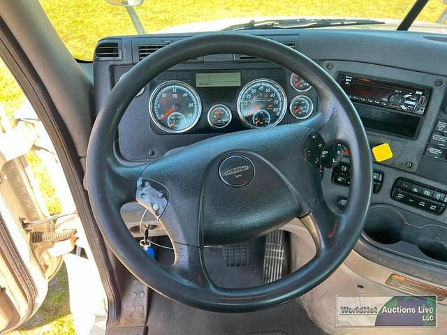 Thumbnail image Freightliner Cascadia 125 12