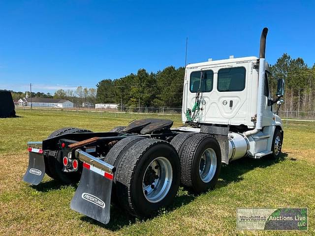 Thumbnail image Freightliner Cascadia 125 3
