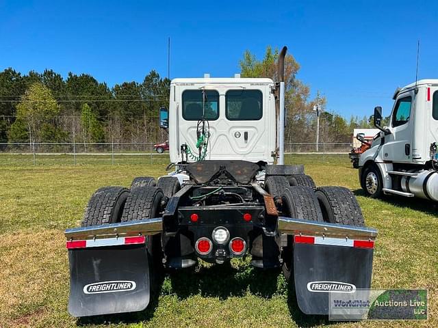 Thumbnail image Freightliner Cascadia 125 4