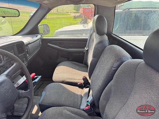 Image of Chevrolet Silverado equipment image 4