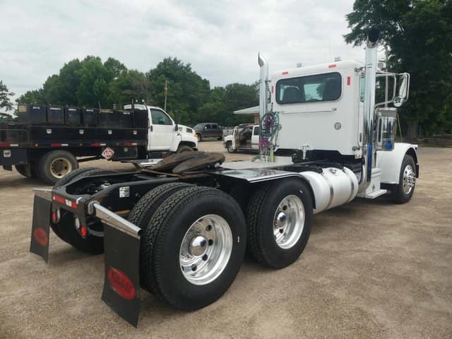 Image of Peterbilt 388 equipment image 2