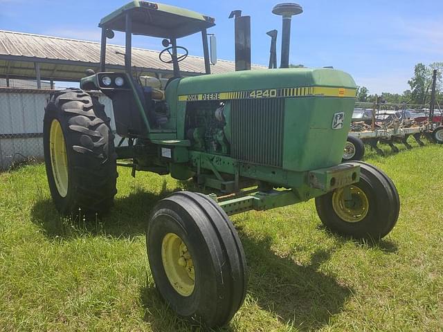 Image of John Deere 4240 equipment image 4