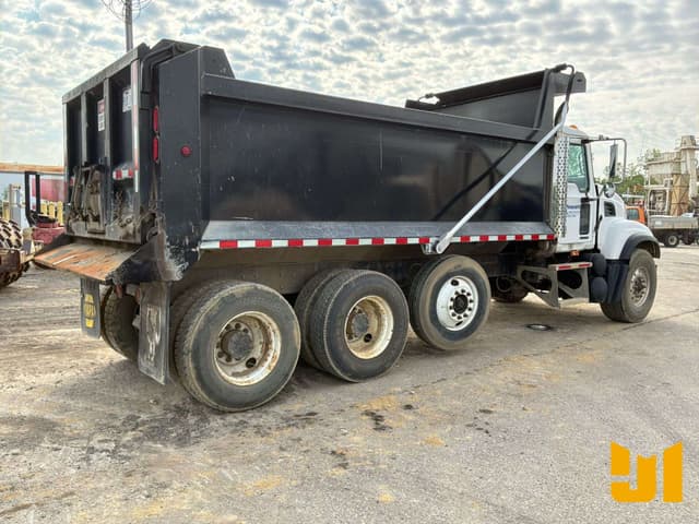 Image of Mack CV713 equipment image 4