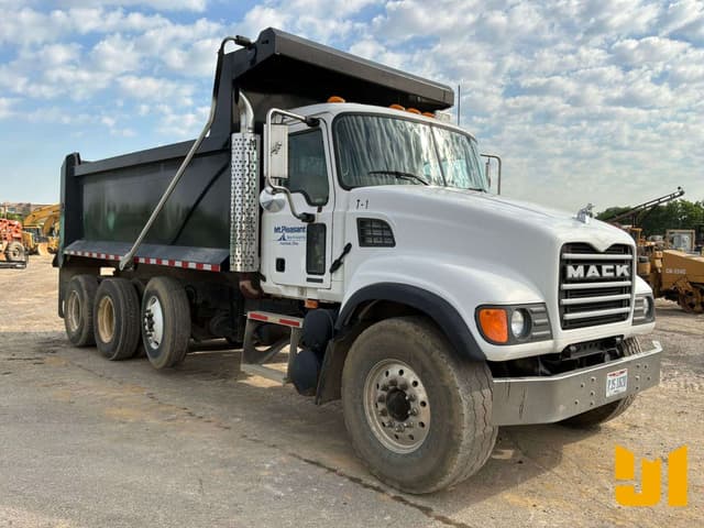 Image of Mack CV713 equipment image 2