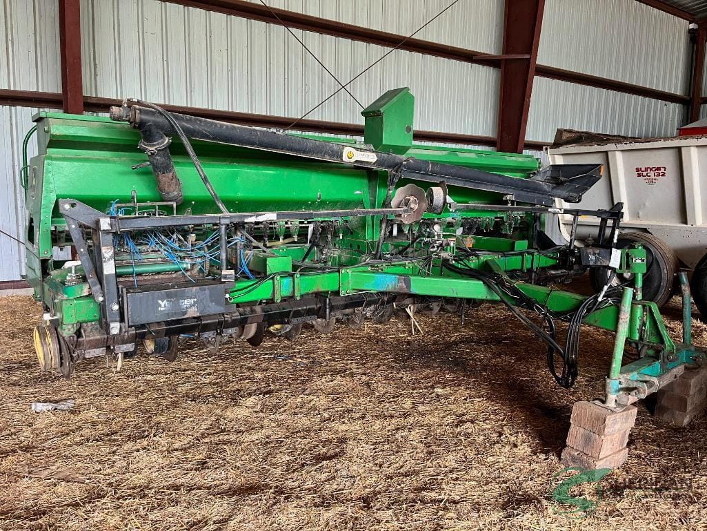 John Deere 750 Equipment Image0