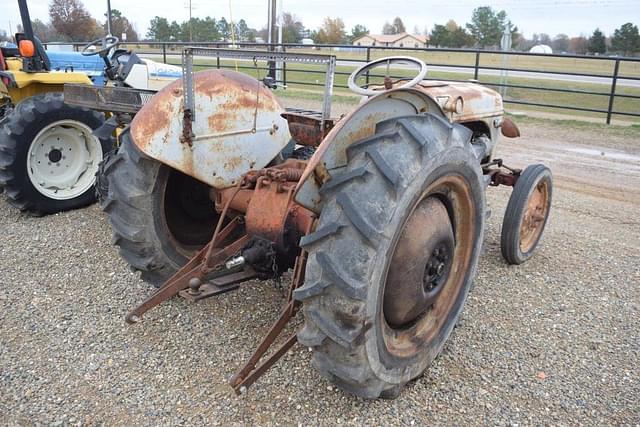 Image of Ford 8N equipment image 2