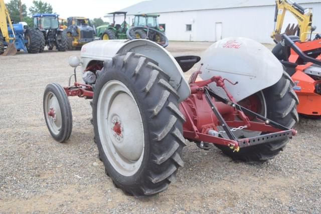 Image of Ford 8N equipment image 1