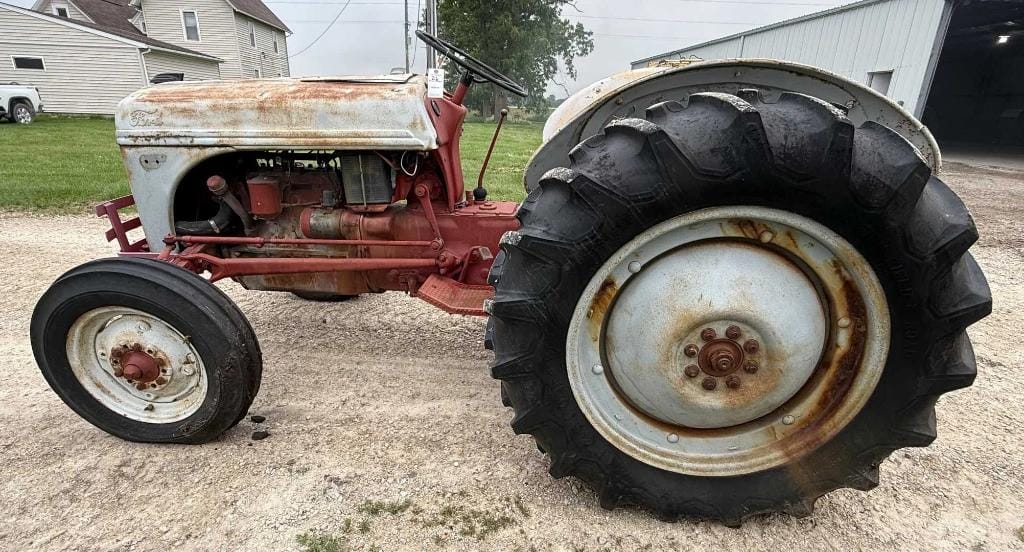 Ford 8N Equipment Image0