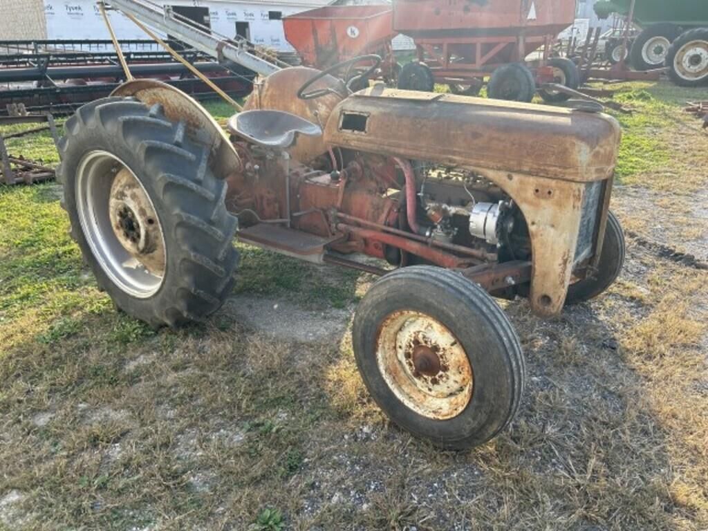 Ford 8N Equipment Image0