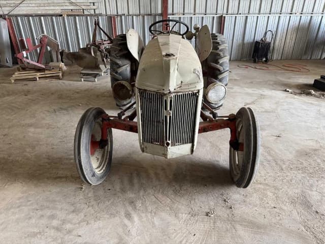 Image of Ford 8N equipment image 2