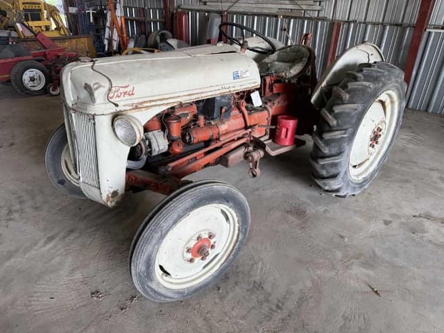 Image of Ford 8N equipment image 1