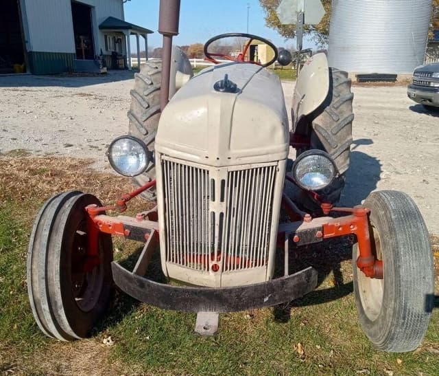 Image of Ford 8N equipment image 3