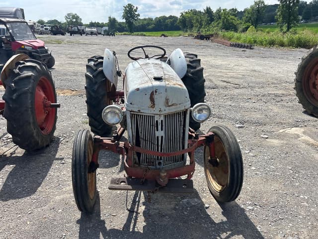 Image of Ford 8N equipment image 1