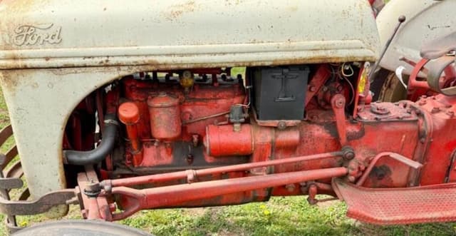 Image of Ford 8N equipment image 3
