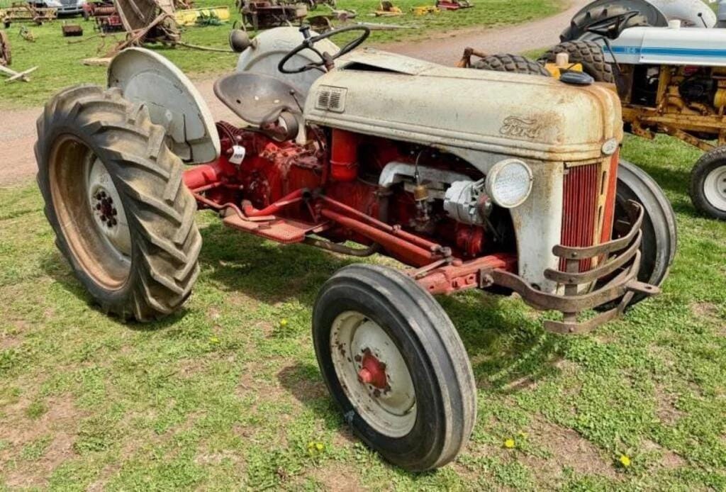 Ford 8N Equipment Image0