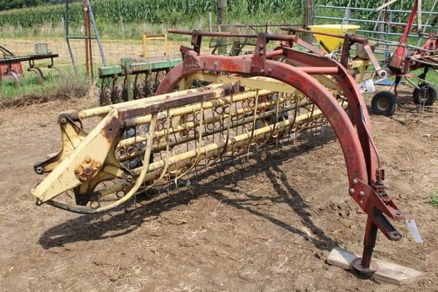 Image of New Holland 258 equipment image 4