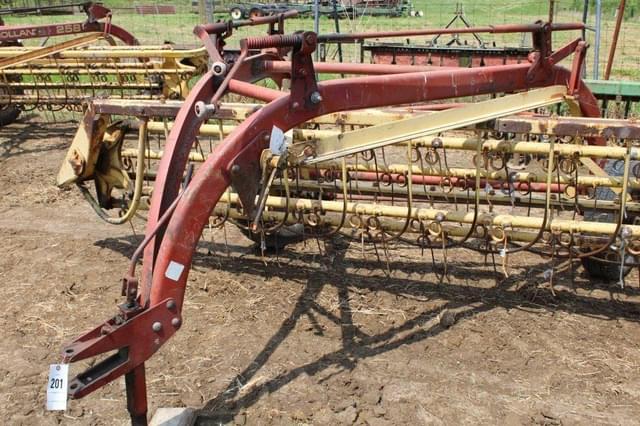 Image of New Holland 258 equipment image 2