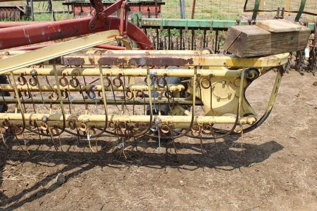 Image of New Holland 258 equipment image 3