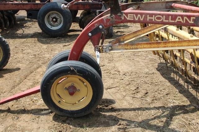 Image of New Holland 258 equipment image 3