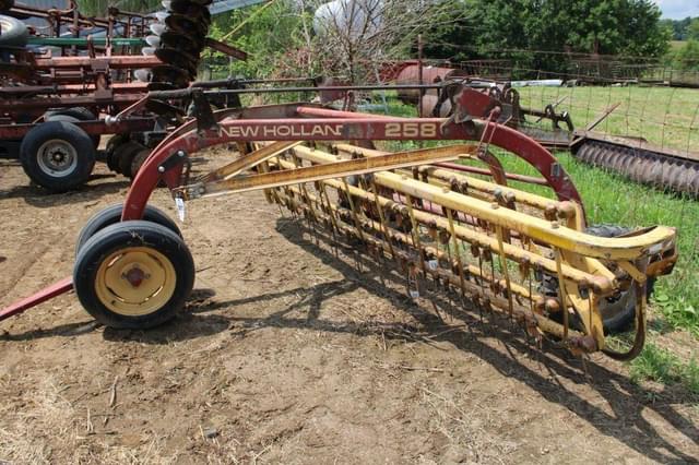 Image of New Holland 258 equipment image 1