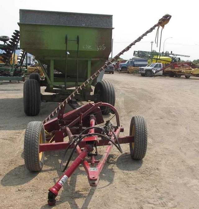 Image of New Holland 456 equipment image 1
