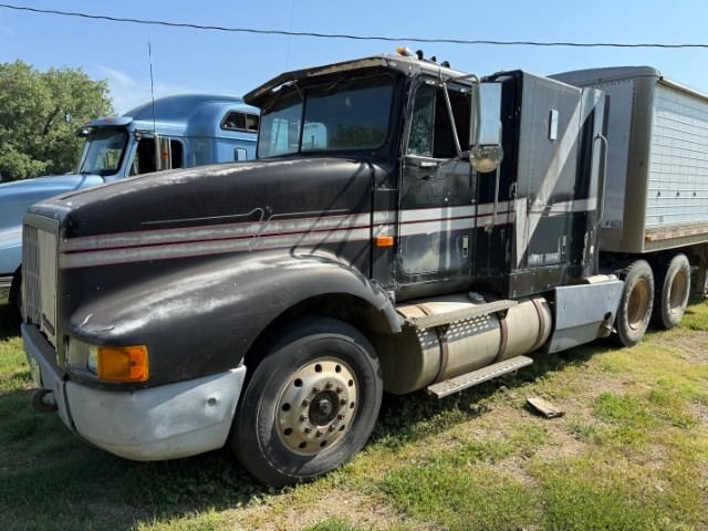 1990 International 9400 Equipment Image0