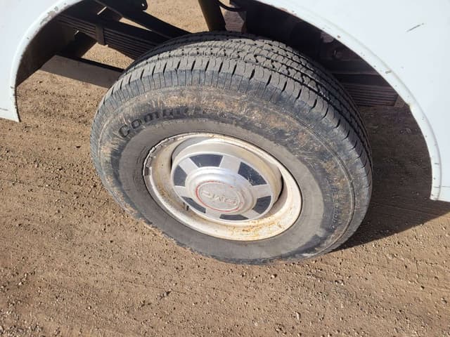 Image of GMC 3500 equipment image 4