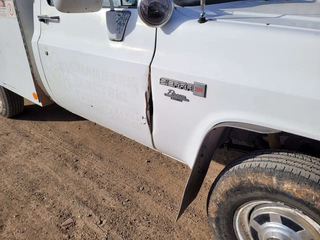 Image of GMC 3500 equipment image 3