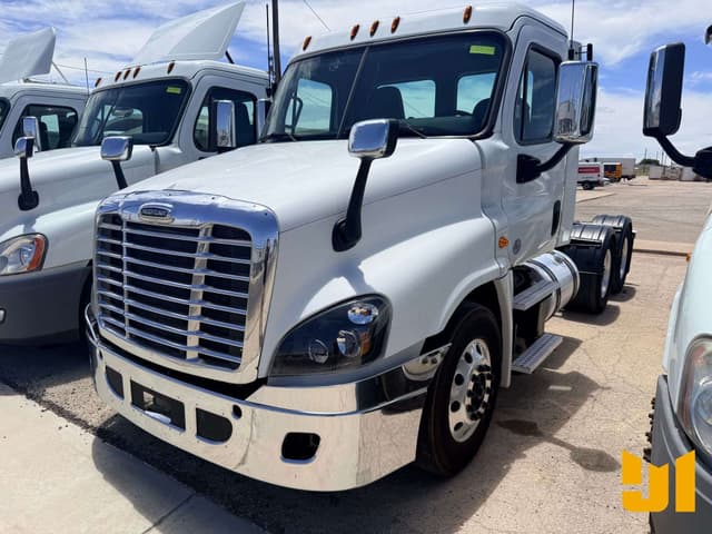 Image of Freightliner CA125DC equipment image 1