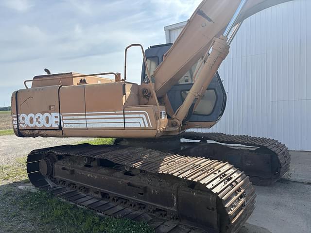 Image of Case 9030B equipment image 4