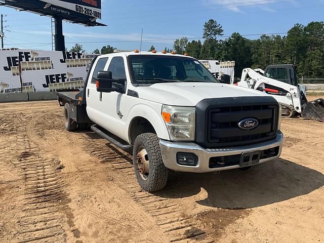 Image of Ford F-350 equipment image 2