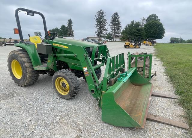 Image of John Deere 3038E equipment image 3