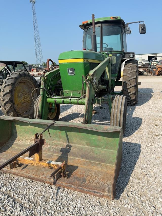 Image of John Deere 4230 equipment image 1