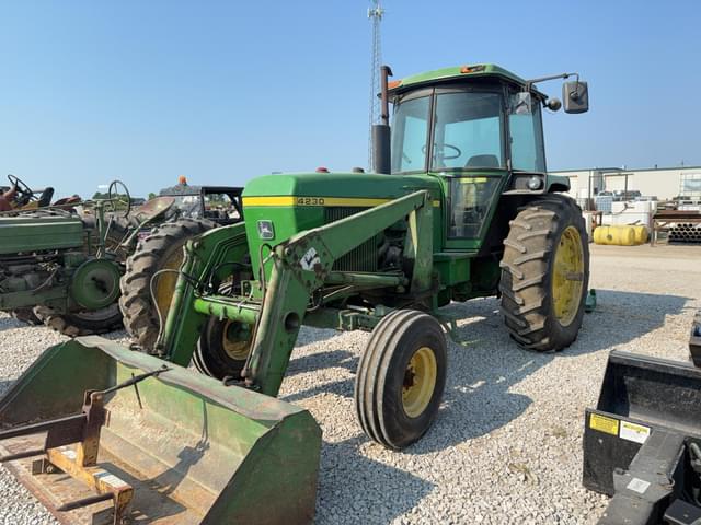 Image of John Deere 4230 equipment image 2
