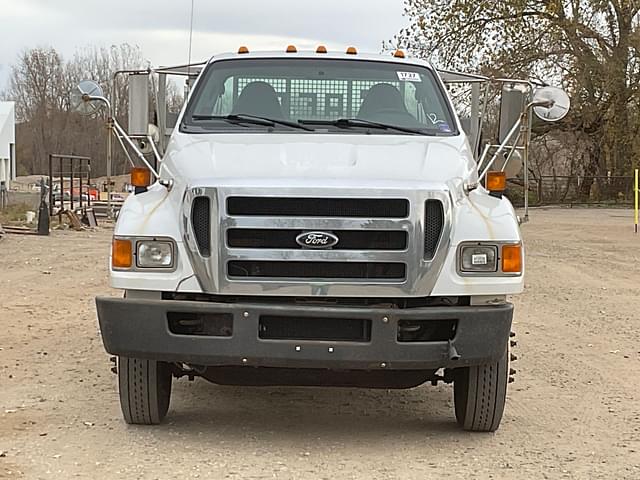 Image of Ford F-750 equipment image 1