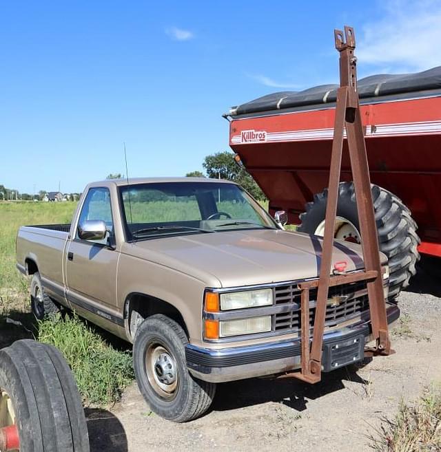 Image of Chevrolet 2500 equipment image 2