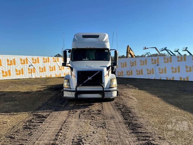 Image of Volvo VNL equipment image 1