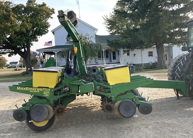 Image of John Deere 1760 equipment image 3