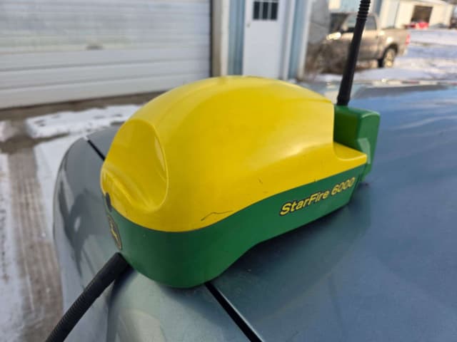 Image of John Deere StarFire 6000 equipment image 2
