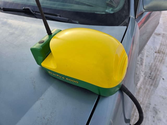 Image of John Deere StarFire 6000 equipment image 4